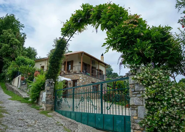 Efi\'S Guest House